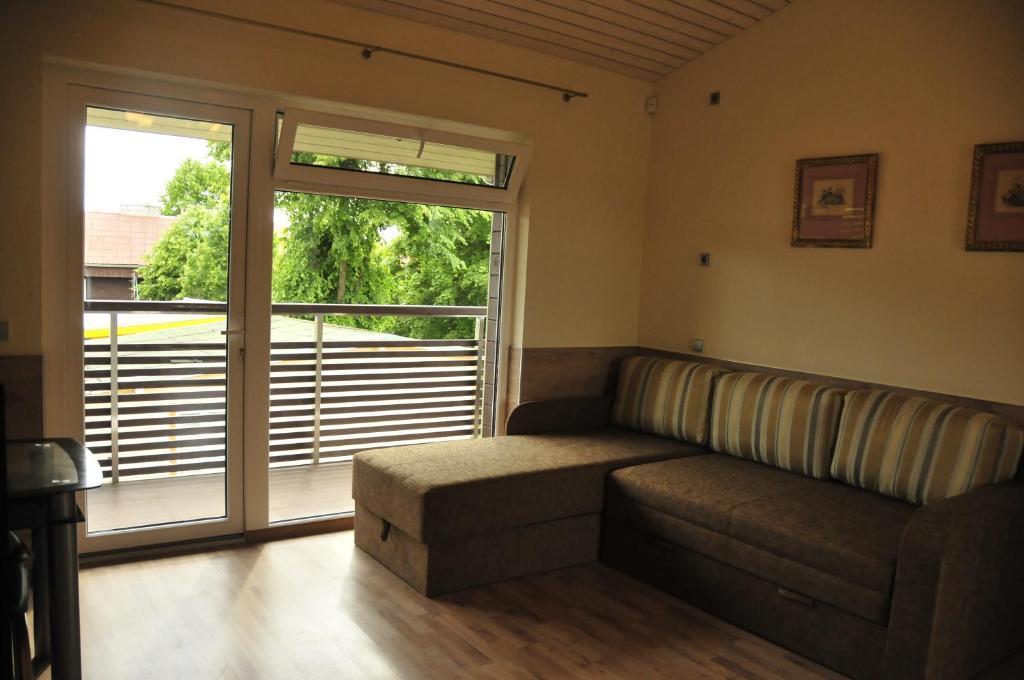 Apartamentai Trys Pusys Швентой Номер фото