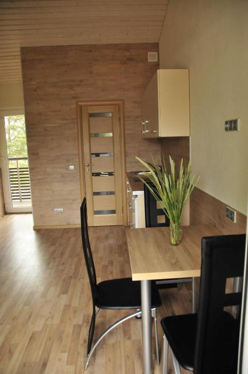 Apartamentai Trys Pusys Швентой Номер фото