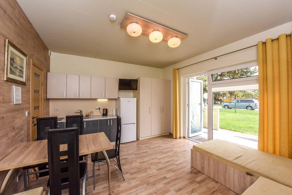 Apartamentai Trys Pusys Швентой Экстерьер фото