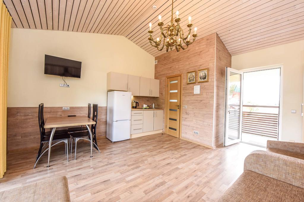 Apartamentai Trys Pusys Швентой Экстерьер фото